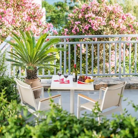 Athina Apartment *
